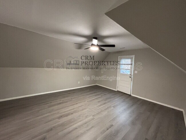 Building Photo - 1039 S Washington St