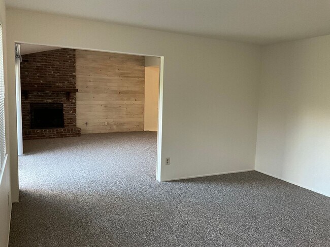 Building Photo - SPACIOUS 3 BED HOME IN ROCKLIN!!