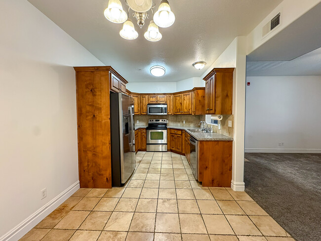 Building Photo - 248 S 550 W