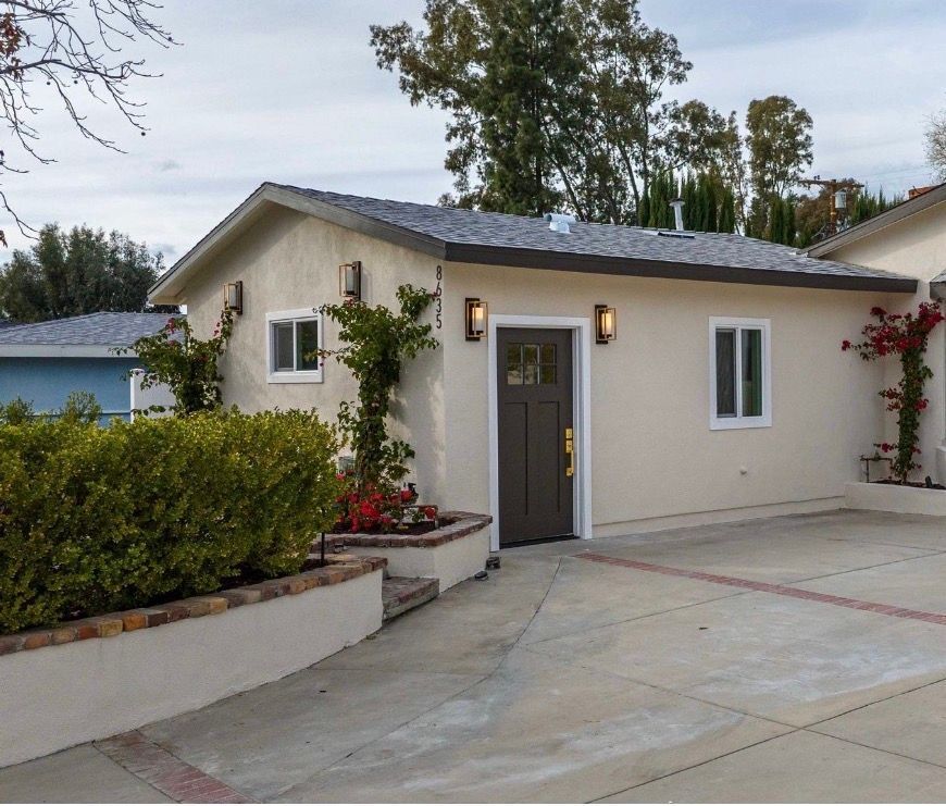 Building Photo - 8635 Le Berthon St