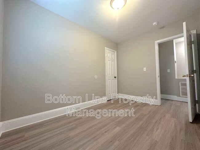 Building Photo - 2438 Columbus Cir