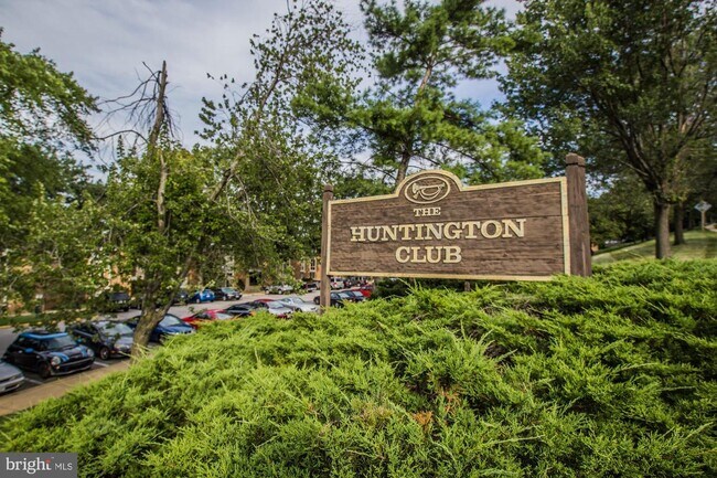Building Photo - 2622 Fort Farnsworth Rd