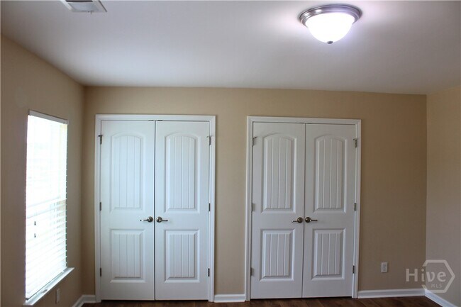 Building Photo - 216 Lake Pointe Dr