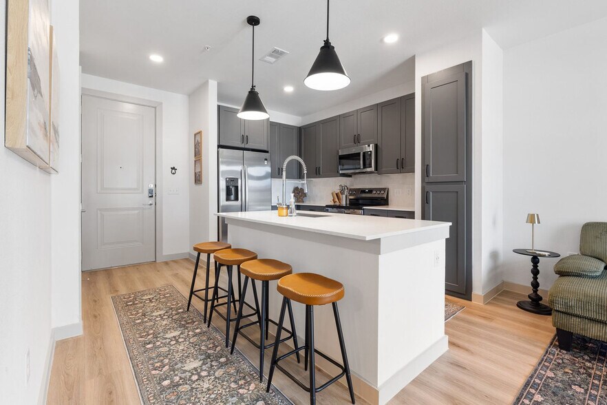 Building Photo - 1301 Leah Ave