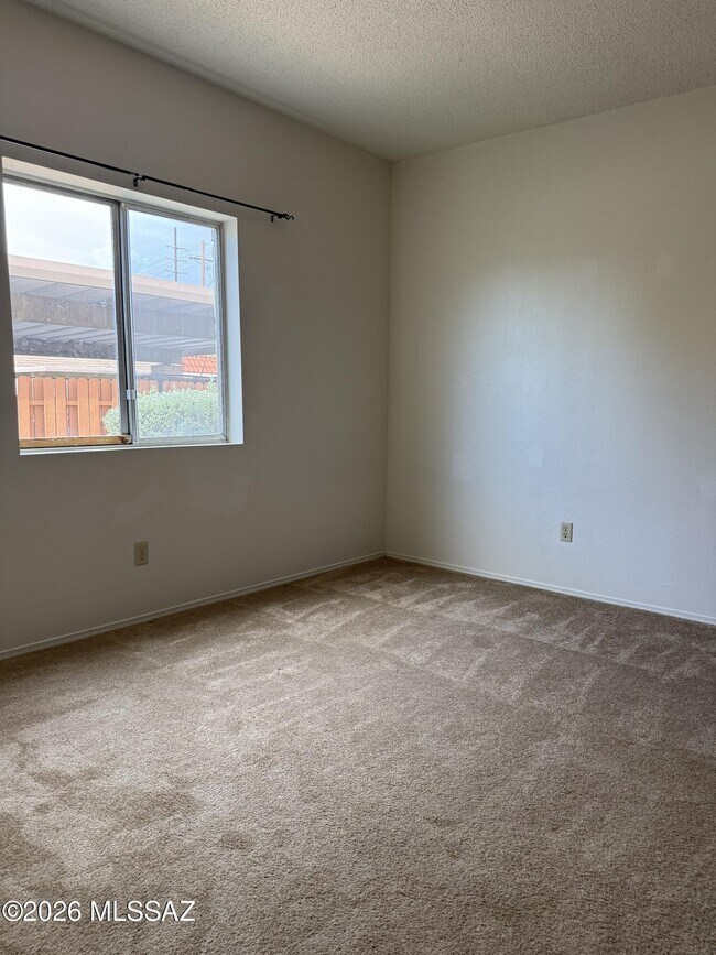 Building Photo - 964 S Pantano Rd