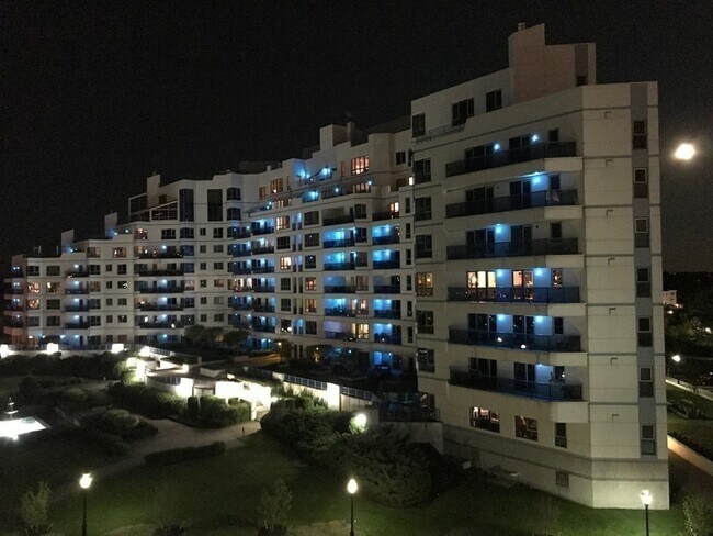 Building Photo - 1001 Marina Dr