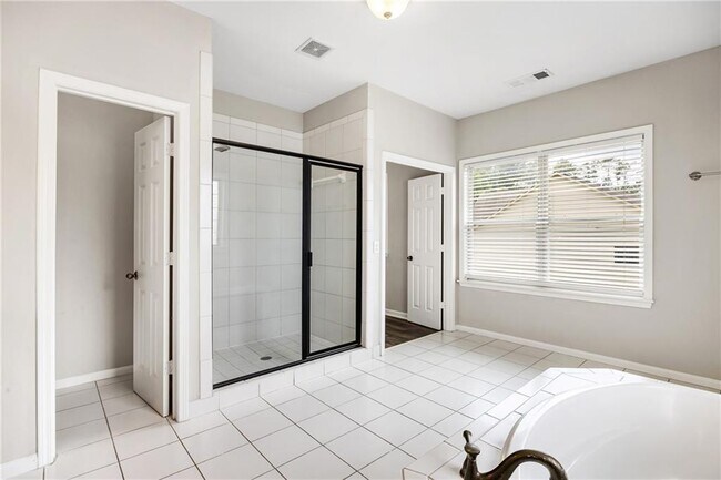 Building Photo - 4381 Challedon Dr