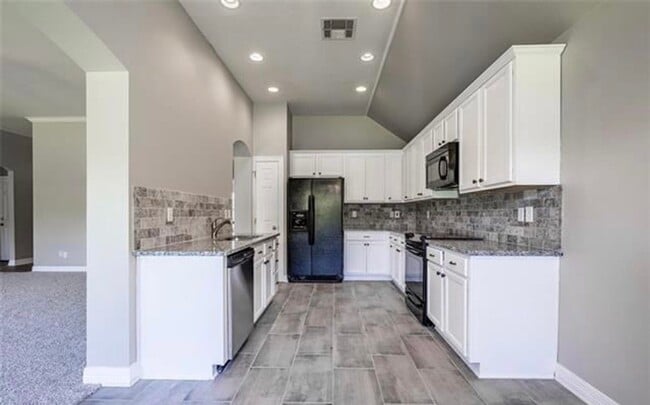 Building Photo - 254 Avondale Ln