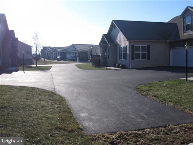 Building Photo - 11 Ivy Ln