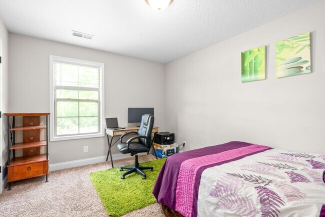 Building Photo - 177 Bonnell Dr