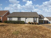 Building Photo - CUTE and updated 3 bed, 2 bath home.