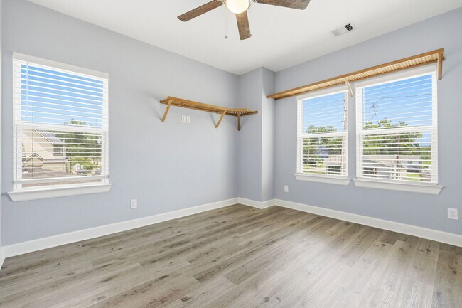 Building Photo - 8419 Observatory St