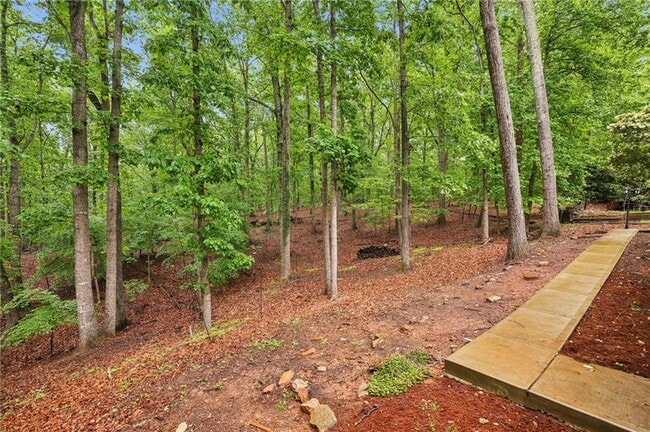 Building Photo - 2063 Six Branches Dr