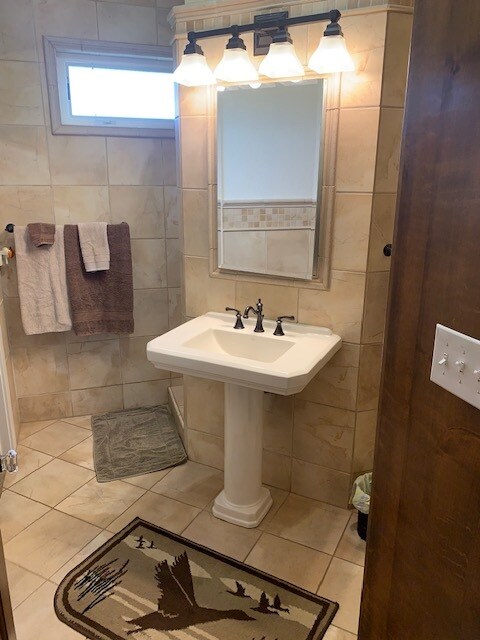 Building Photo - 3381 Sartain Rd