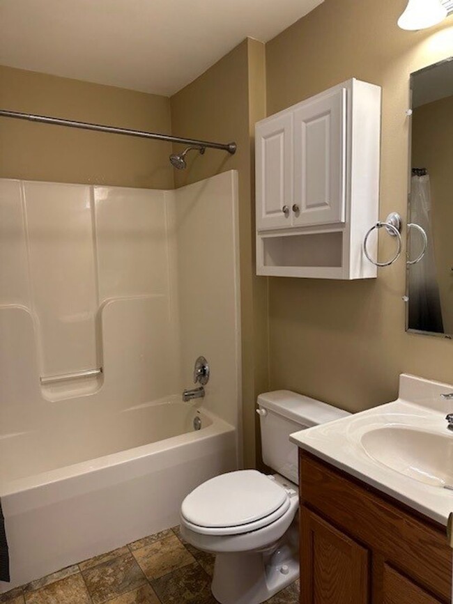 Building Photo - Welcome to this 3 bedroom, 1.5 bathroom to...