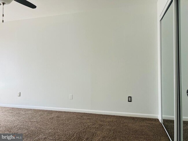 Building Photo - 8613 Seasons Way