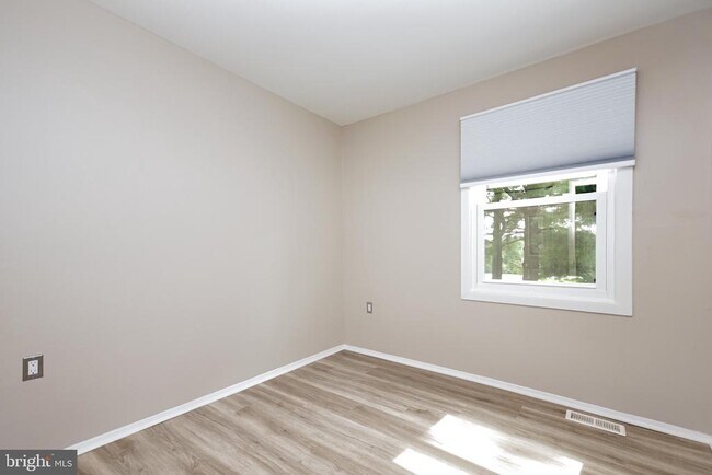 Building Photo - 8853 Teakwood Ct