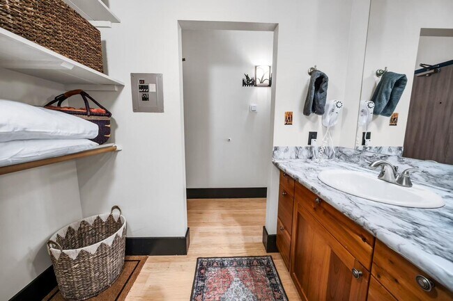 Building Photo - Furnished Park City Studio Available for Rent