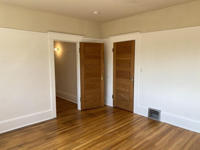 Building Photo - 1614 SE 22nd Ave