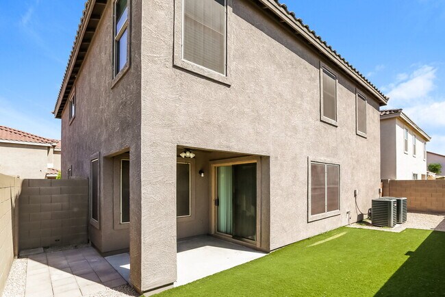 Building Photo - 2213 E 35th Ave