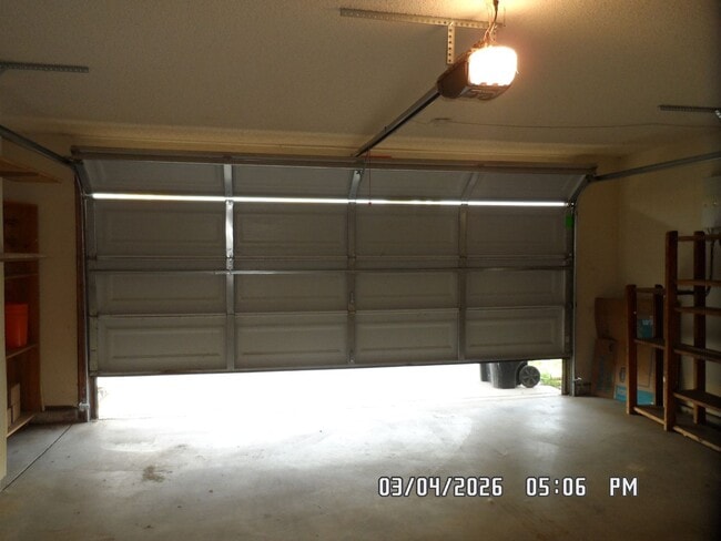 Building Photo - 3 Bedrooms, 1.75 Bathrooms, 2 Car Garage, Fully Fenced, Central Air & Heat, Large Lot, Wood Flooring