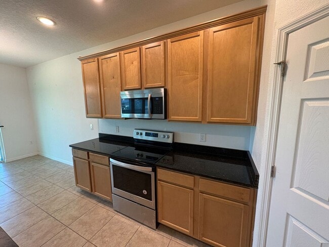Building Photo - 4 bedroom 2.5 Bath House on Oakland Trails...