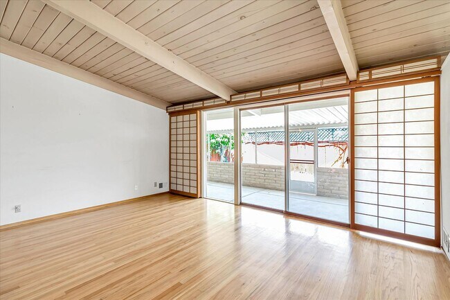 Building Photo - 3 Bedroom 2 Bath Home located in Palo Alto's Palo Verde Neighborhood!