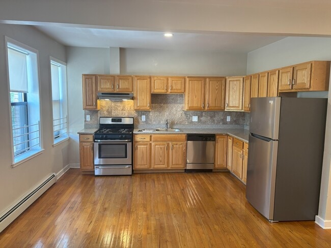 Building Photo - 137 Intervale St