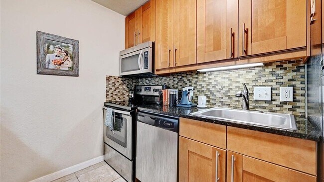 Building Photo - 7685 Northcross Dr