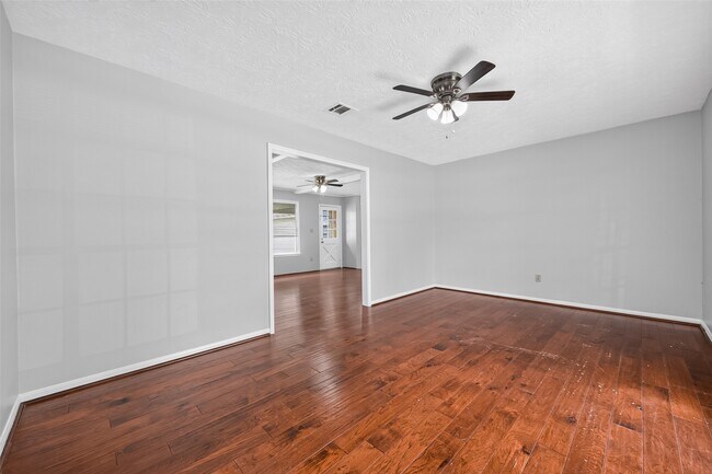 Building Photo - 5703 Green Timbers Dr