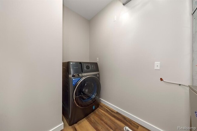 Building Photo - 16530 E Warren Ave