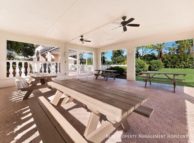 Building Photo - 4640 Tower Hill Ln