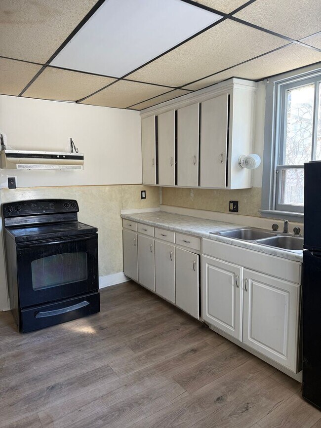 Building Photo - 317 W High St