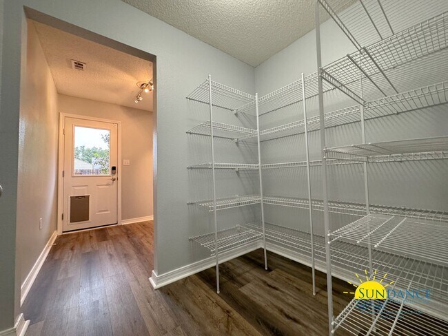 Building Photo - Stunning 4Bedroom Home in Alicia's Place of Crestview!