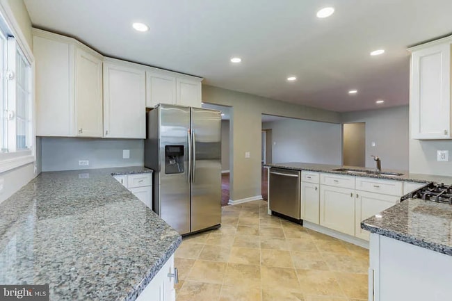 Building Photo - 304 Browning Ln