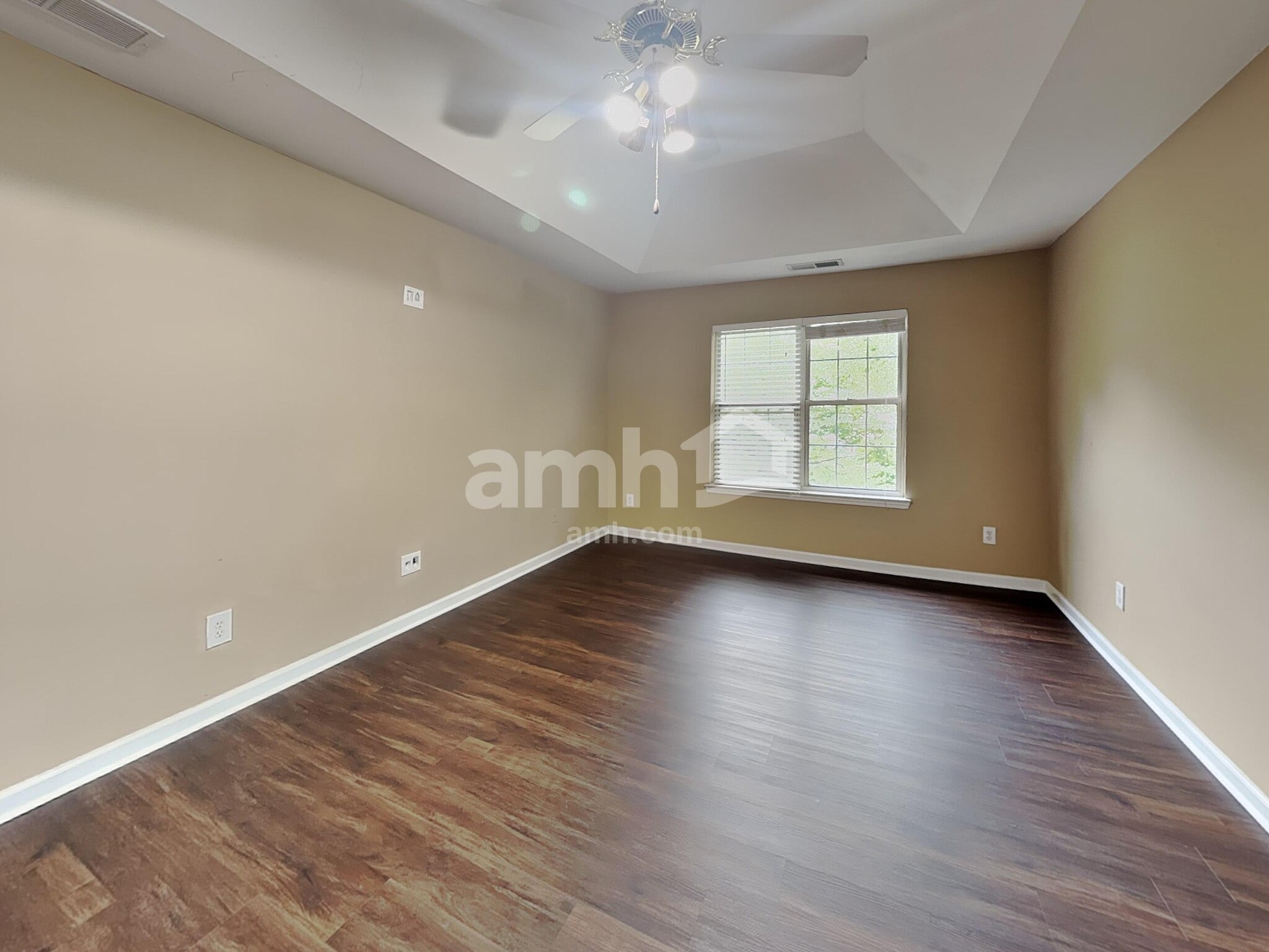 Building Photo - 433 Holland Springs Dr