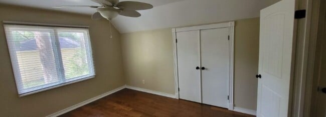 Building Photo - Home on Corner lot in Wood Valley