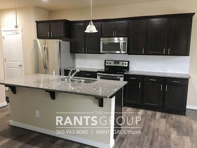 Building Photo - Spacious and Bright 4-bed, 2.5-bath home in The Preserve Available mid-April!