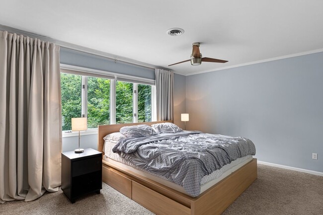 Building Photo - Beautiful End Unit Townhome in Weatherhill Farms