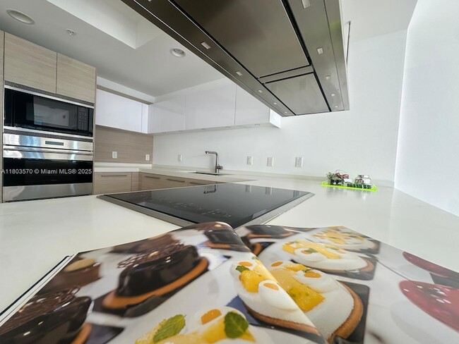 Building Photo - 17301 Biscayne Blvd
