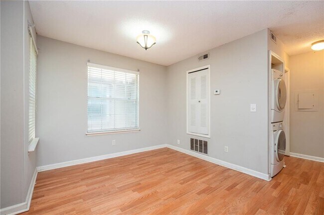 Building Photo - 915 Wentworth Ct