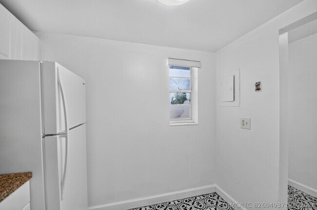 Building Photo - 1505 Crescent Cir