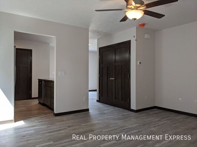 Building Photo - 9562 W Broek Dr