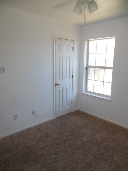 Building Photo - 4106 Fawn Dr