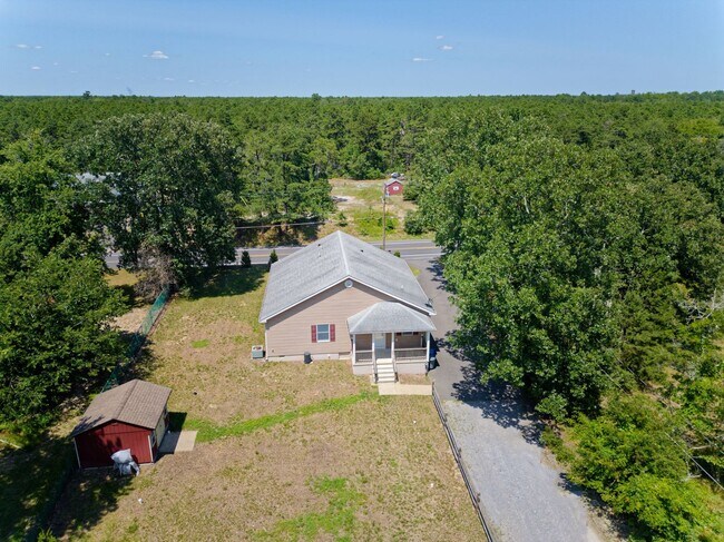 Building Photo - 756 Lakehurst Rd