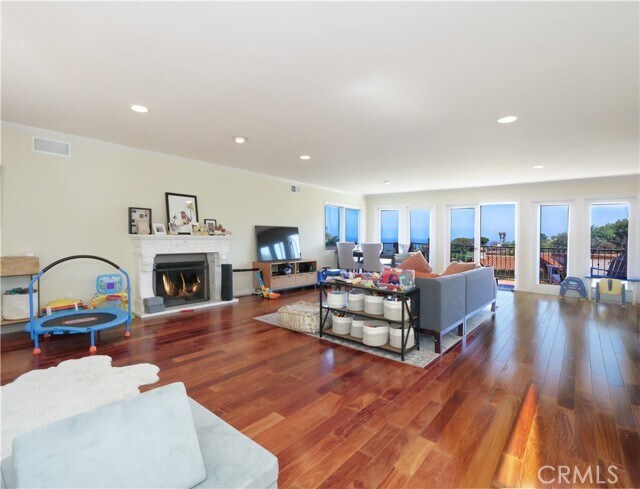 Primary Photo - 345 Palos Verdes Dr W