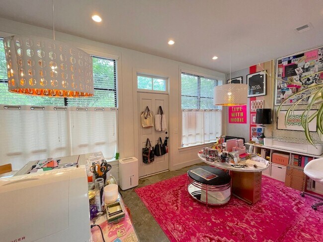 Building Photo - 2 BEDROOM | 2.5 BATH | BALCONY