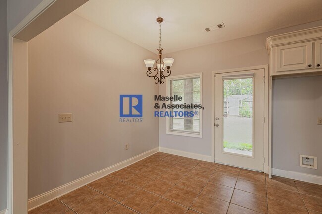 Building Photo - 3 Bed/2 Bath Home in Pearl in Silver Ridge