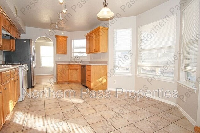 Building Photo - 13740 Paseo Alegre Ave