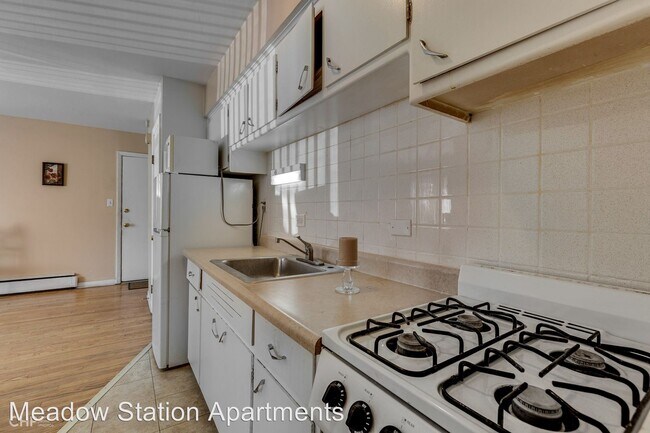 Building Photo - 1 br, 1 bath Apartment - 14525 S. Pulaski